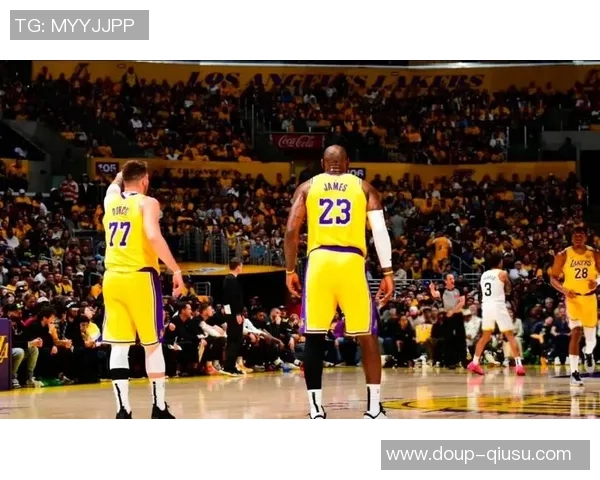 湖人太阳裁判陈述：詹姆斯防卫狄龙没犯规 共两次漏判布克的确打手了